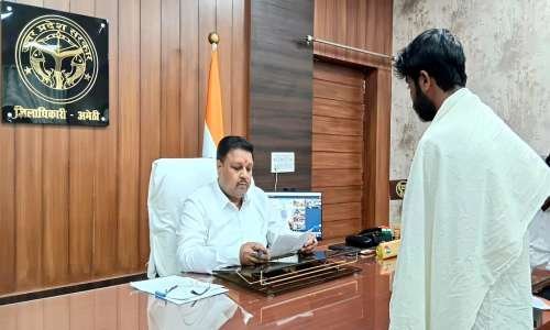 DM अमेठी संजय चौहान ने सुनीं शिकायतें,निस्तारण के दिए निर्देश