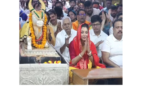 अनुपमा फेम रूपाली गांगुली ने किये महाकाल के दर्शन, बोलीं- जो भी हूं बाबा महाकाल की वजह से हूं